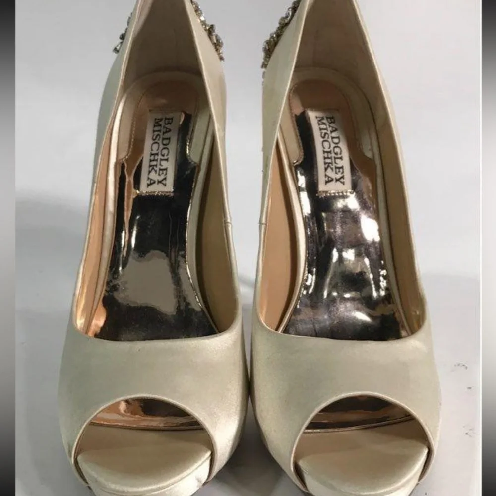 Women’s Badgley Mischka Kiara Satin Embellished Peep Toe Pump Cream Size 7.5M